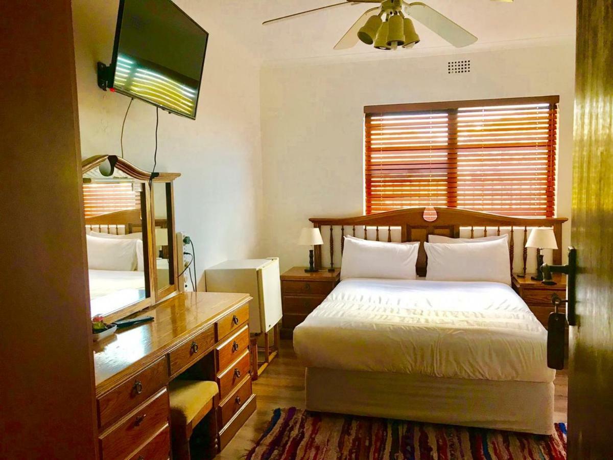 Mbalentle Guesthouse Bishop Lavis 外观 照片